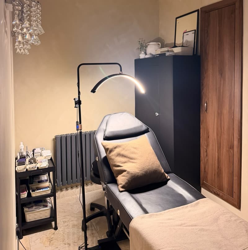 The Lifted London treatment room, with a reclining couch and a lash lamp